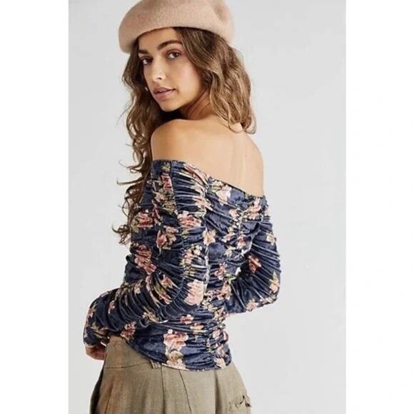 Free People Reina Off The Shoulder Romantic Crushed Velvet Top Blue/Pink- XS NWT - Picture 3 of 14